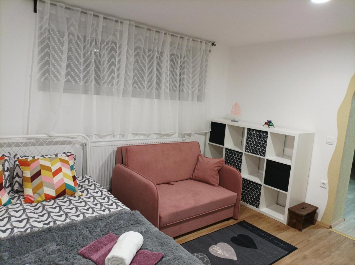 Apartma Juli Zirovnica Bagian luar foto